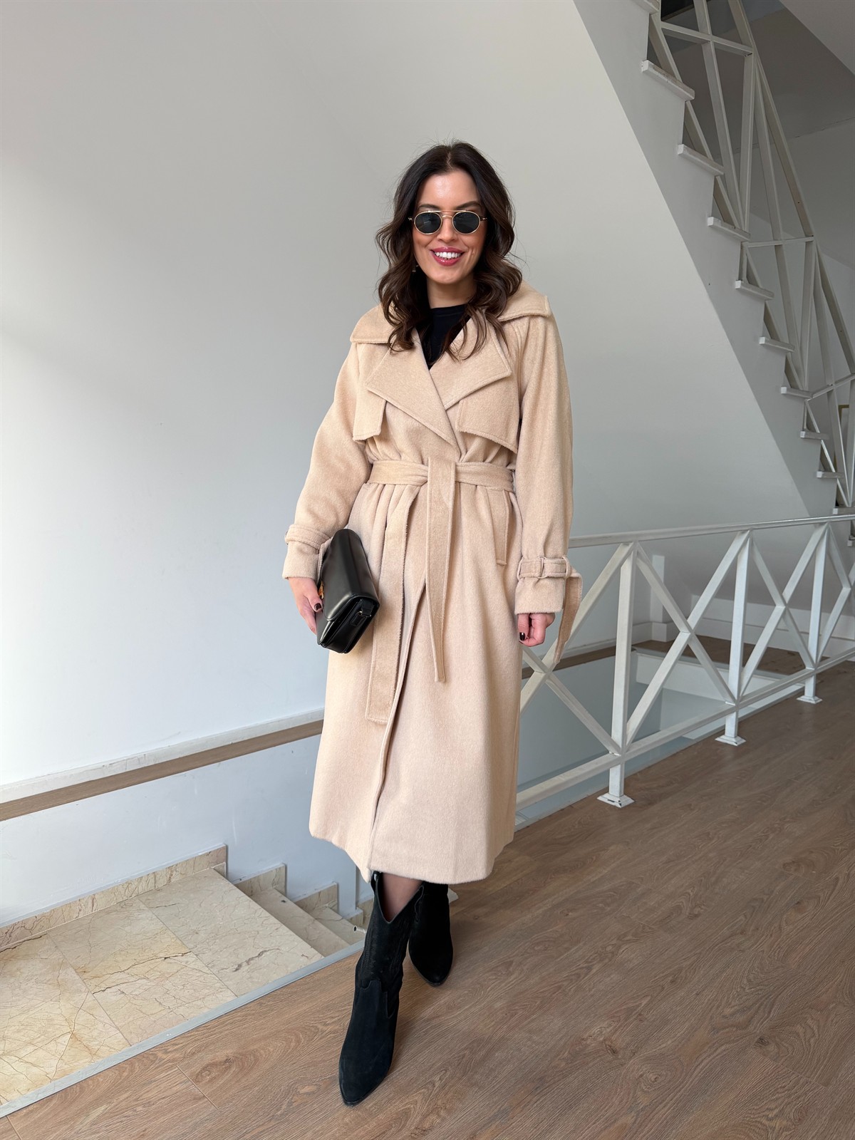 Kolları Tokalı Yünlü Kaban - Bej