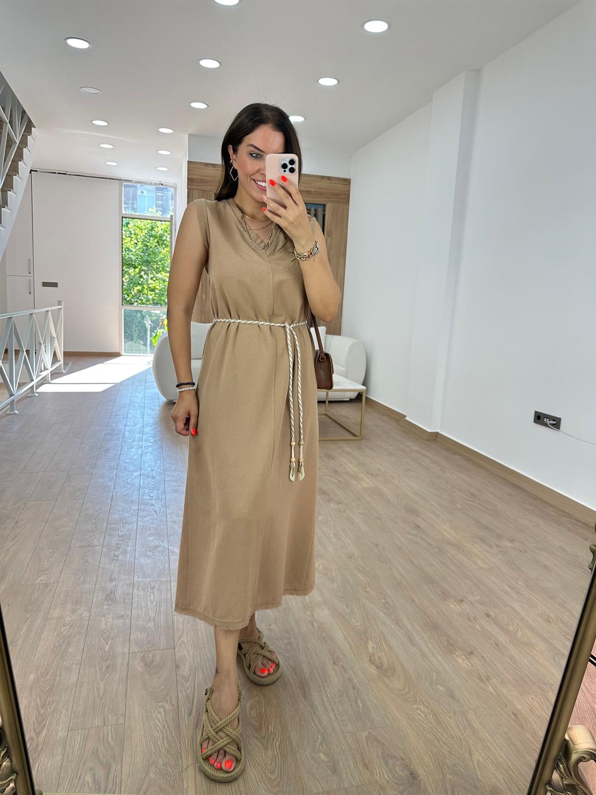 Kolsuz Hasır Kemerli Elbise Camel