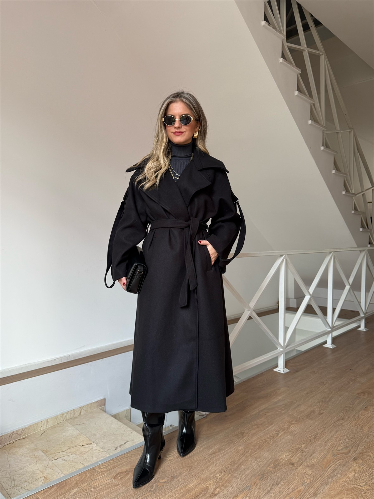 Kolu Apoletli Yünlü Kaban - Siyah