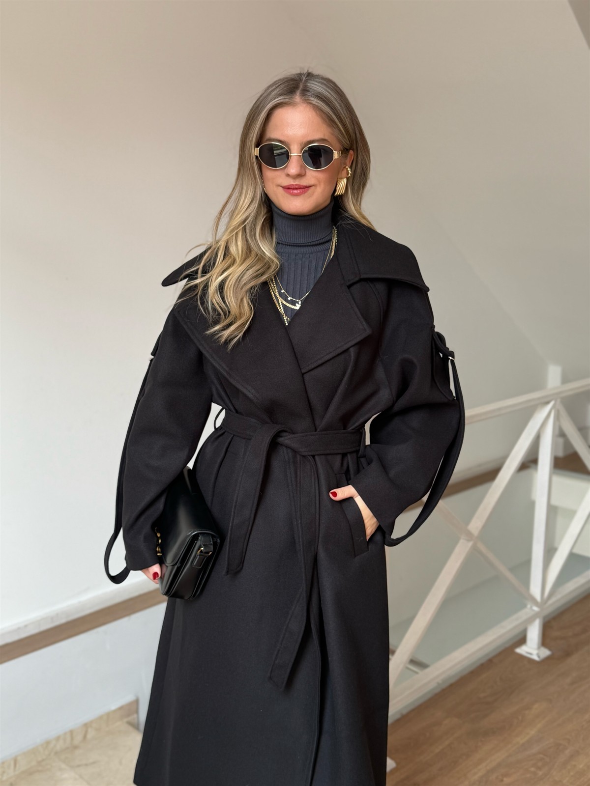 Kolu Apoletli Yünlü Kaban - Siyah