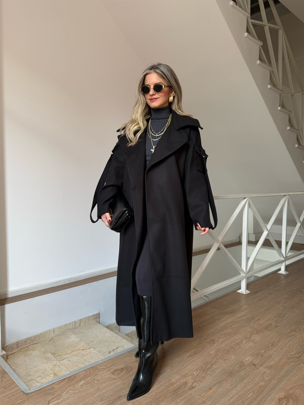 Kolu Apoletli Yünlü Kaban - Siyah