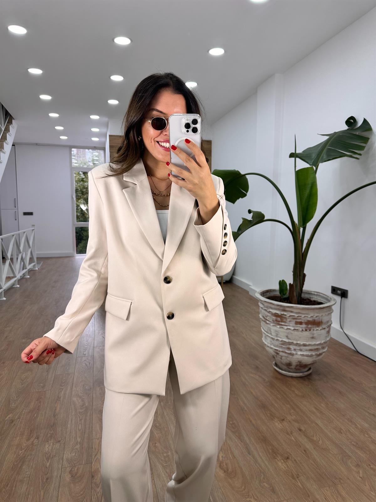 Kolu Düğme Detaylı Tasarım Ceket - Bej