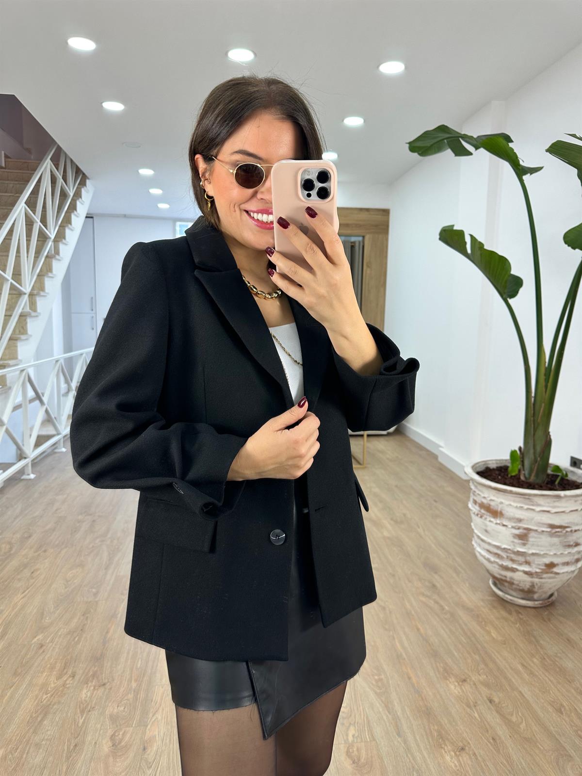 Kolu Düğmeli Kaşe Ceket-Siyah