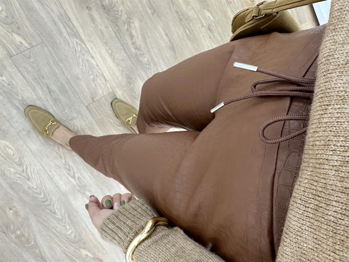 Krokodil Desen Beli Bağcıklı Deri Pantolon-Taba