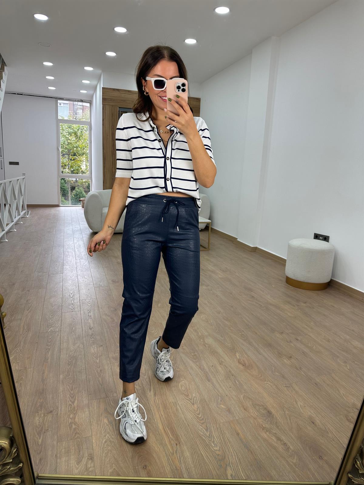 Krokodil Desen Beli Bağcıklı Deri Pantolon-Lacivert