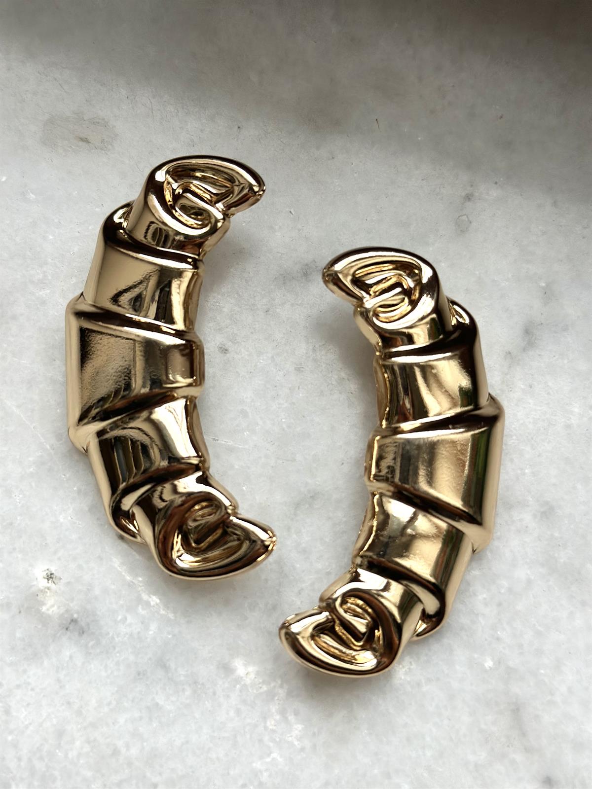 Kruvasan Tasarım Büyük Gold Küpe