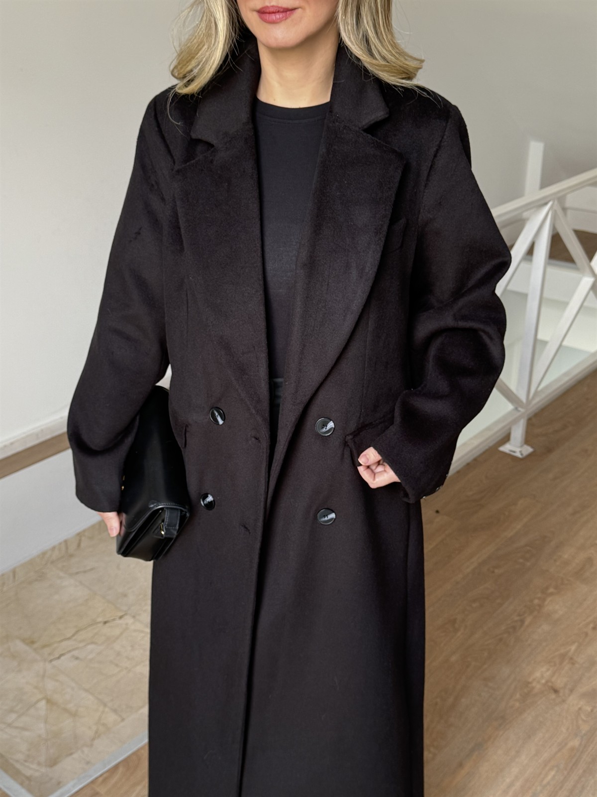 Kruvaze Yaka Uzun Yün Kaban - Siyah