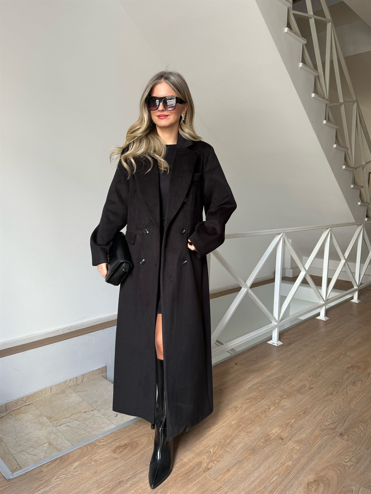 Kruvaze Yaka Uzun Yün Kaban - Siyah