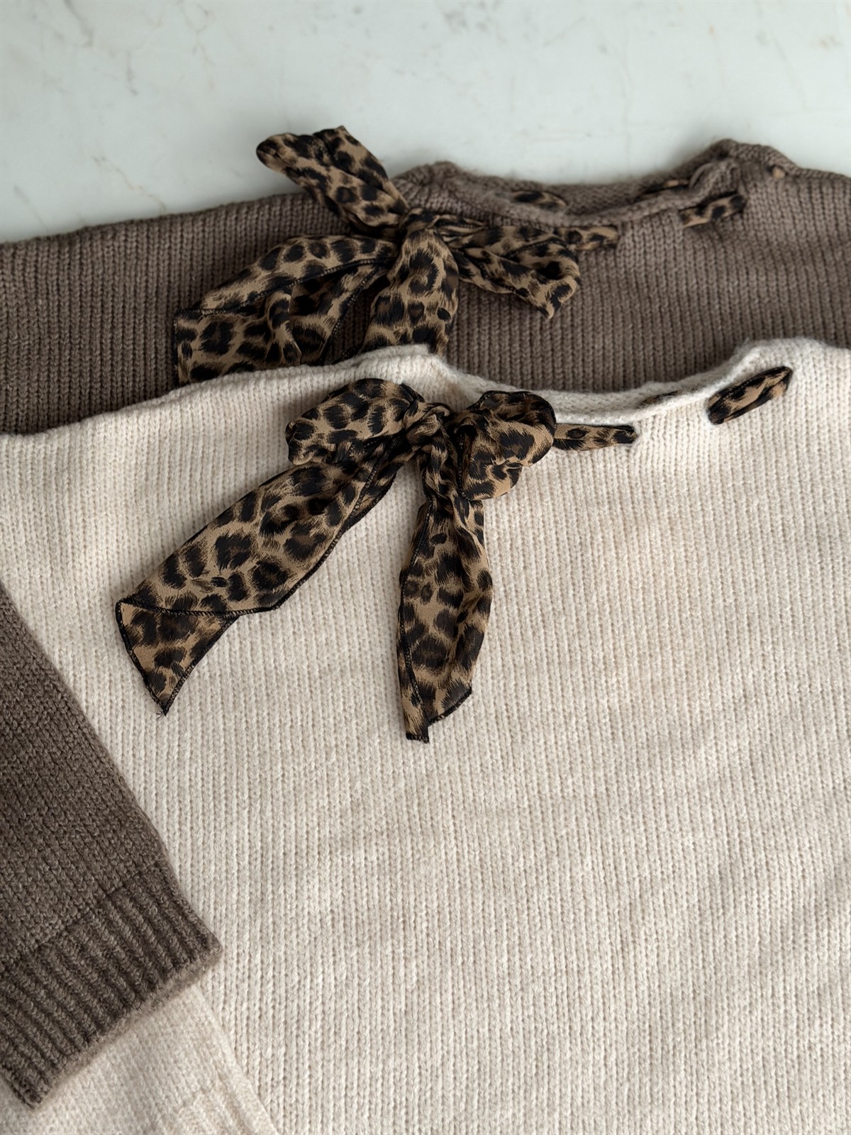 Leopar Fularlı Kazak - Krem 