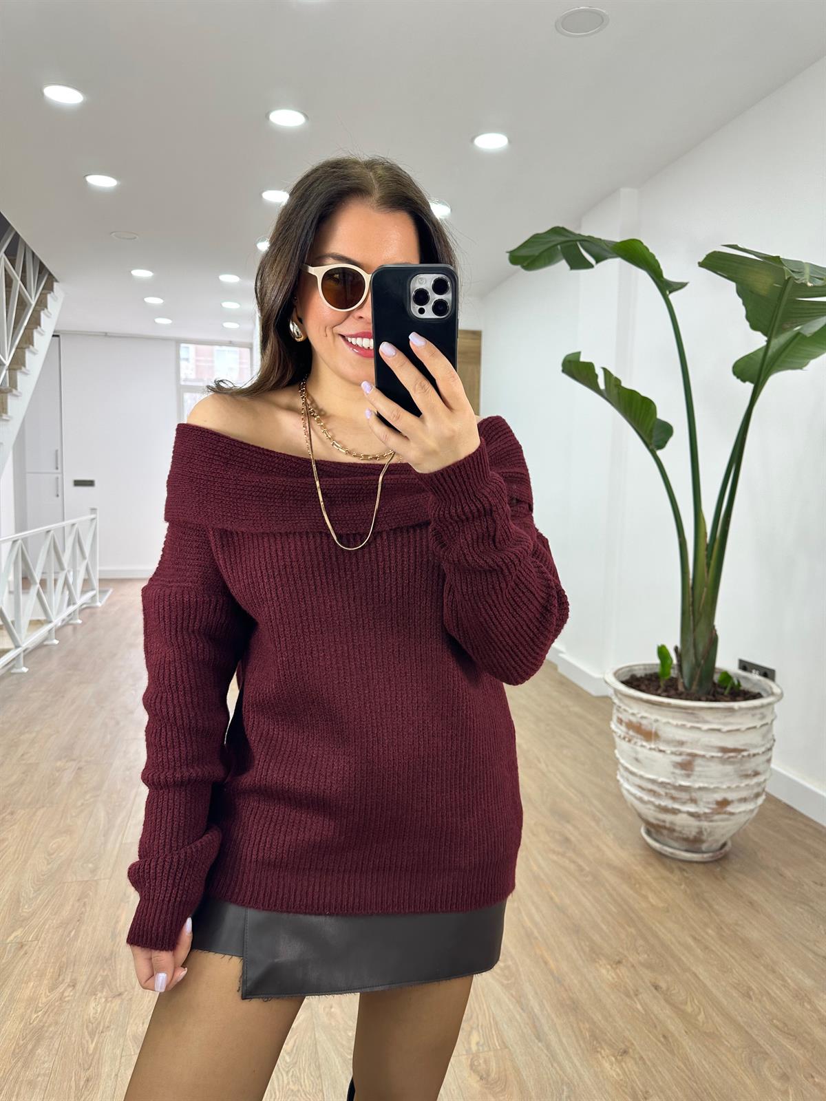 Madonna Yaka Önü Tokalı Kazak-Bordo