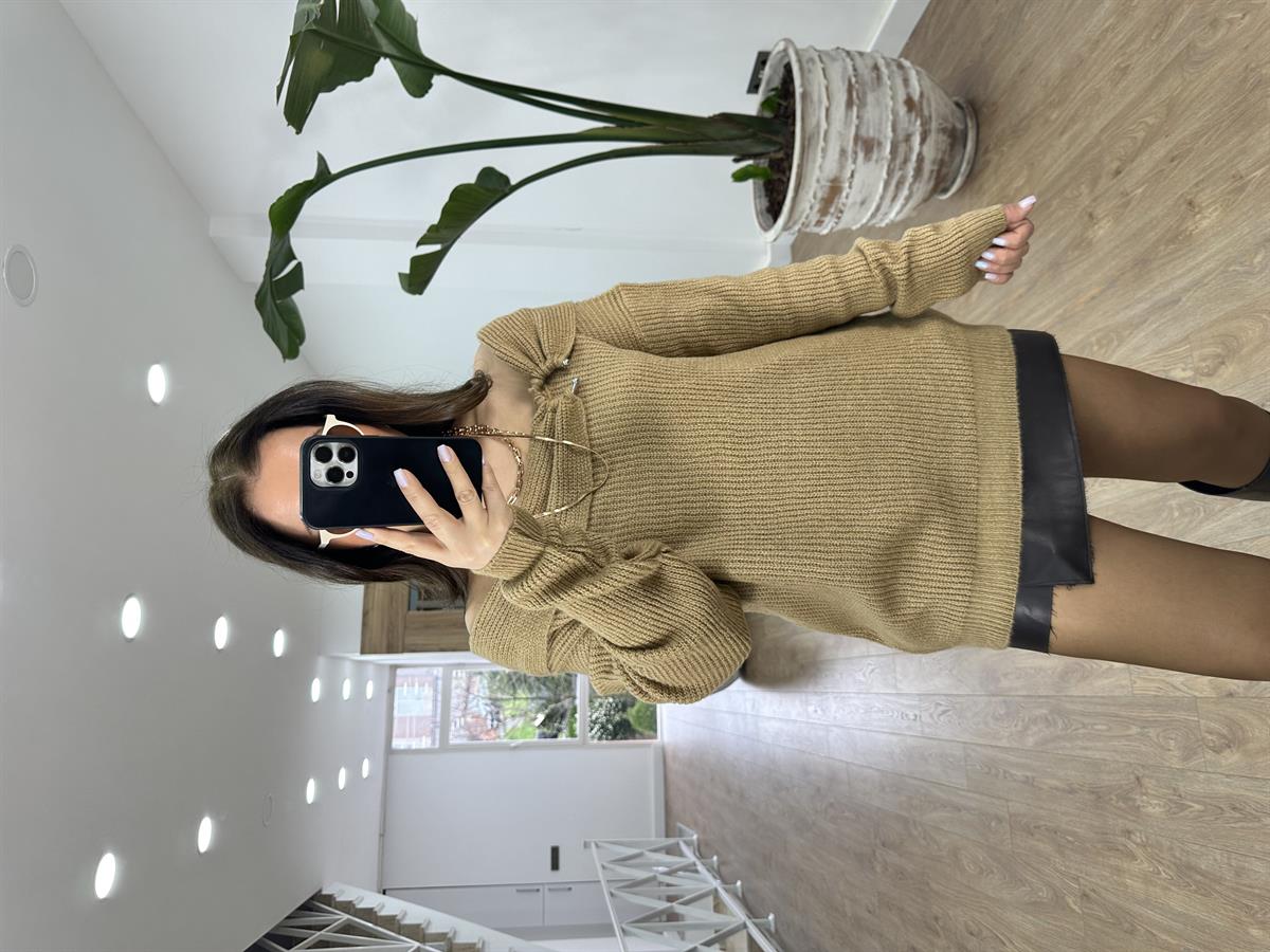 Madonna Yaka Önü Tokalı Kazak-Camel