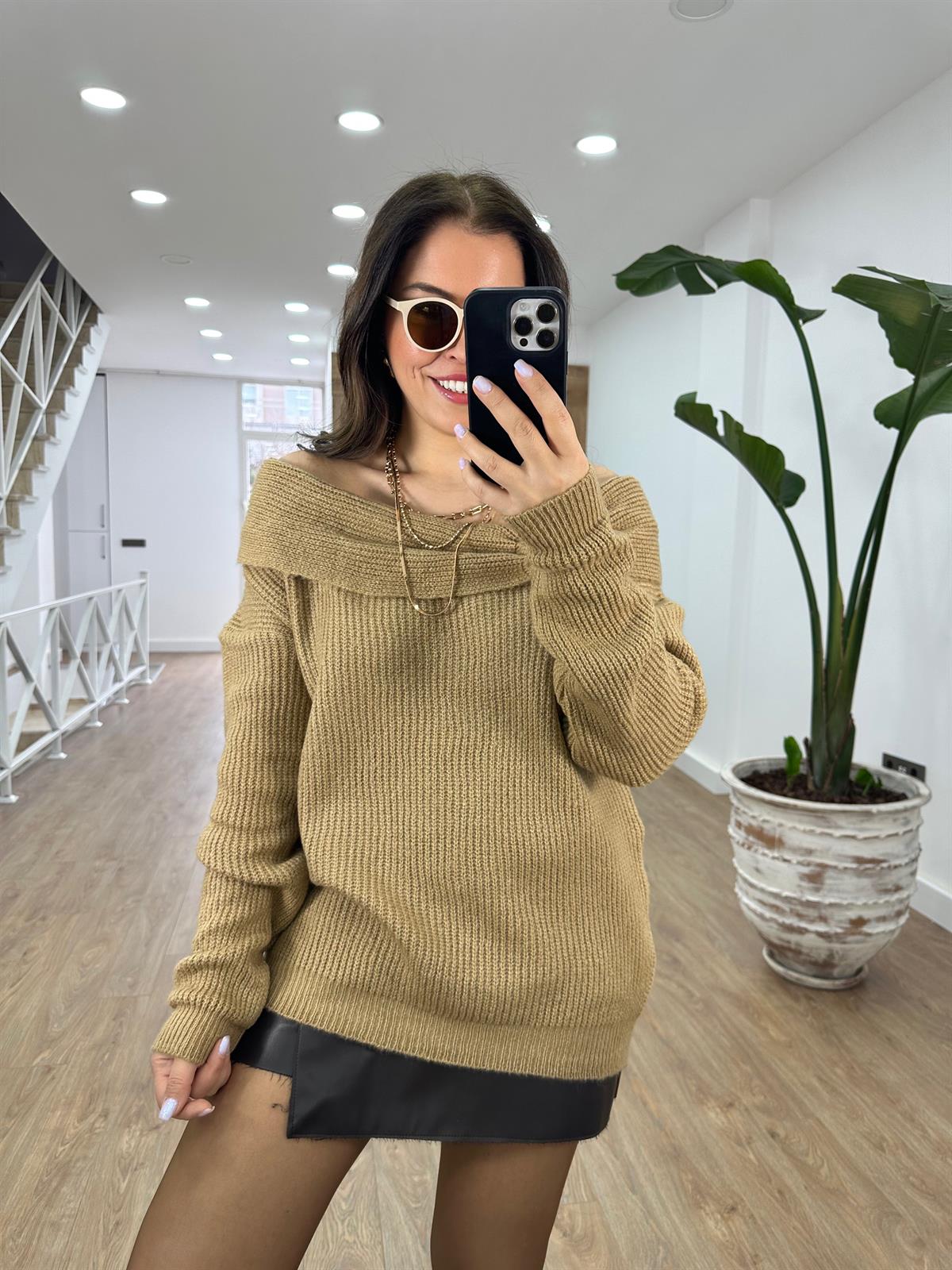 Madonna Yaka Önü Tokalı Kazak-Camel