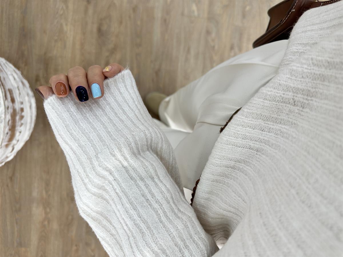 Madonna Yaka Yumoş Kazak-Ekru