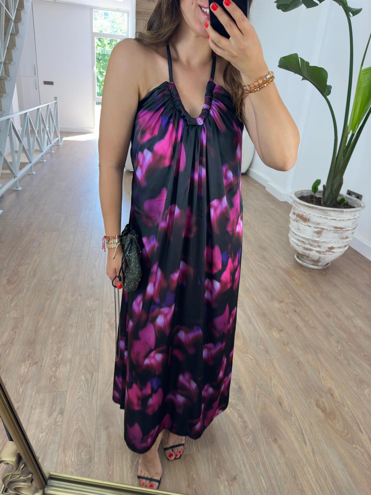 Marka Model Boyun Detaylı Elbise