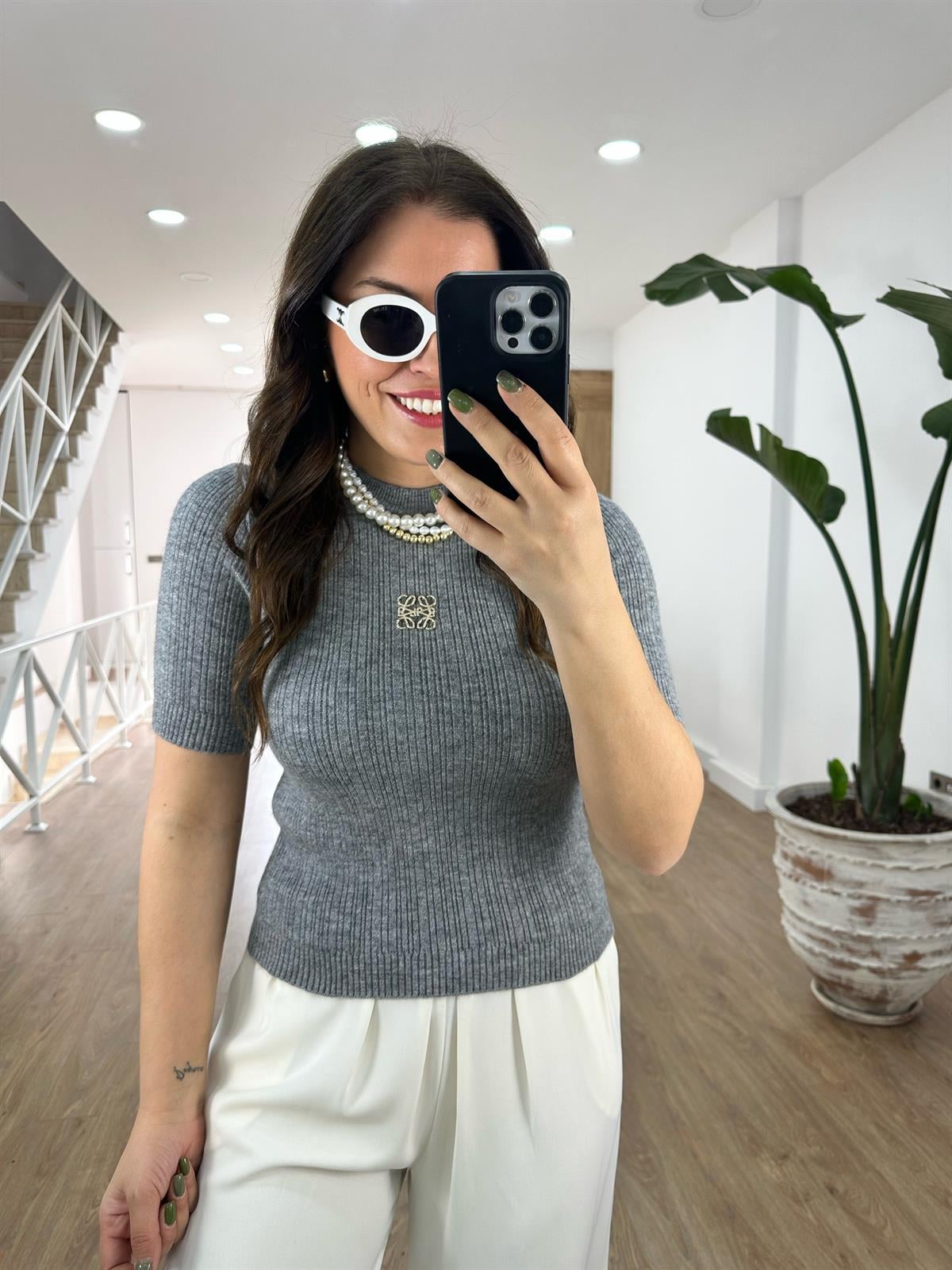 Marka Model Broşlu Triko-Gri