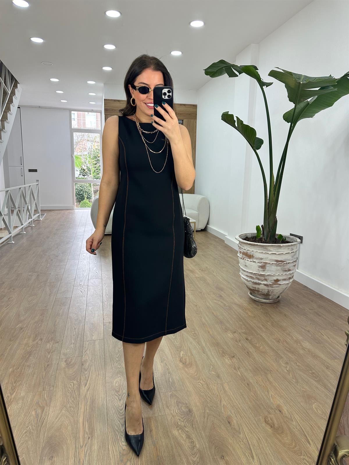 Marka Model Dikiş Detaylı Elbise