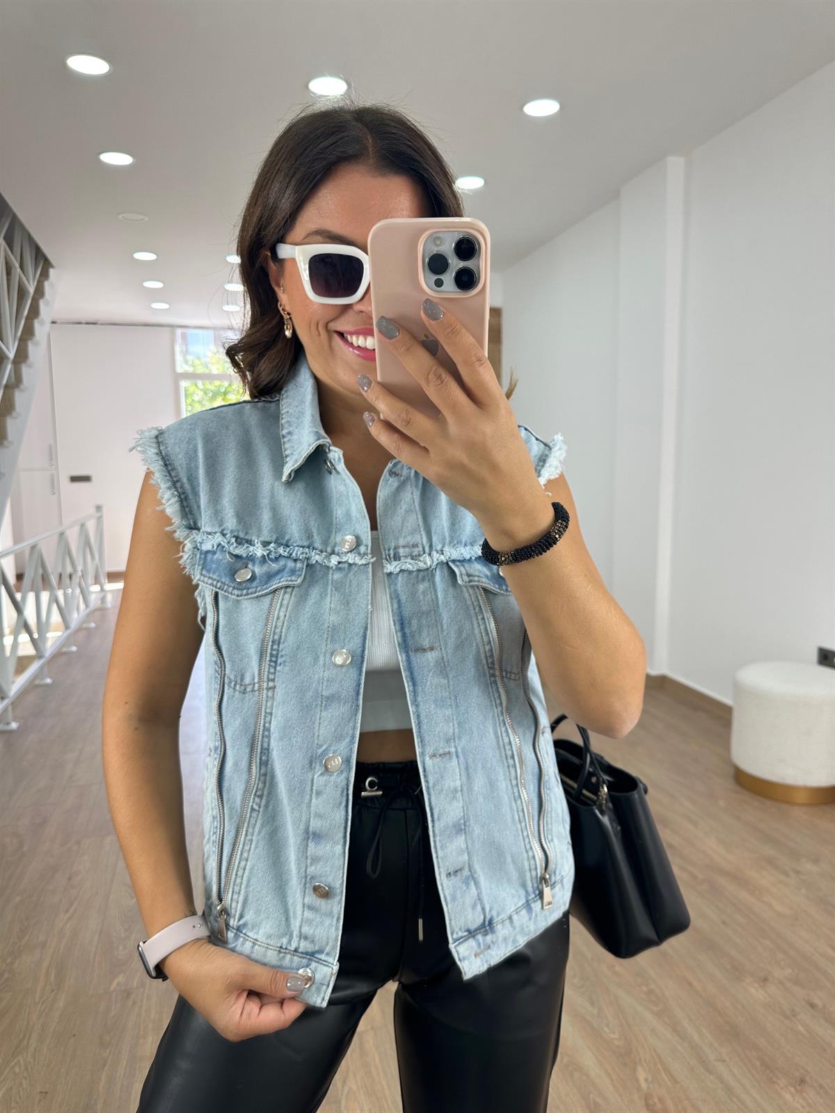 Marka Model Fermuar Detaylı Denim Yelek