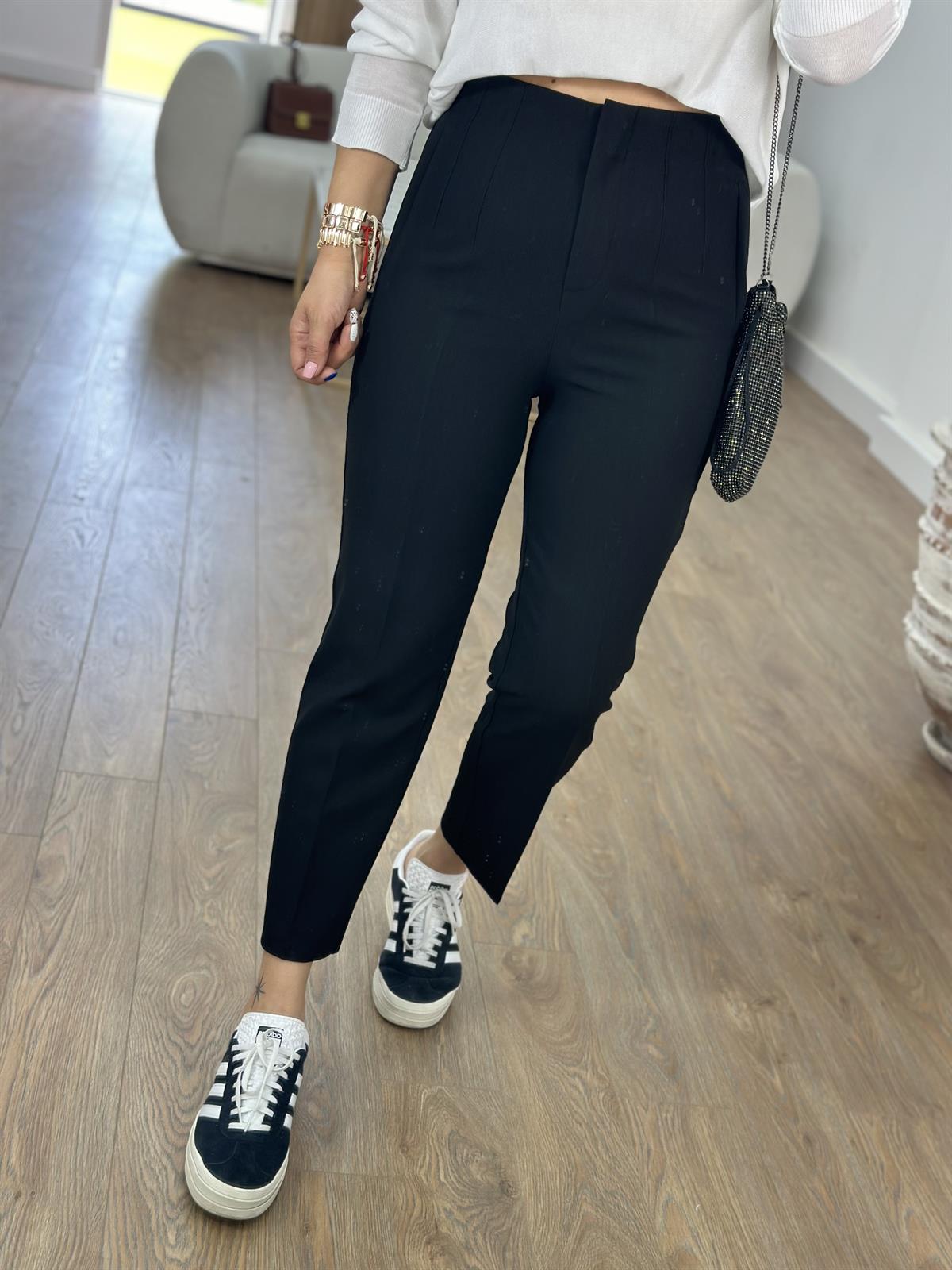 Marka Model Flatolu Pantolon Siyah Renk