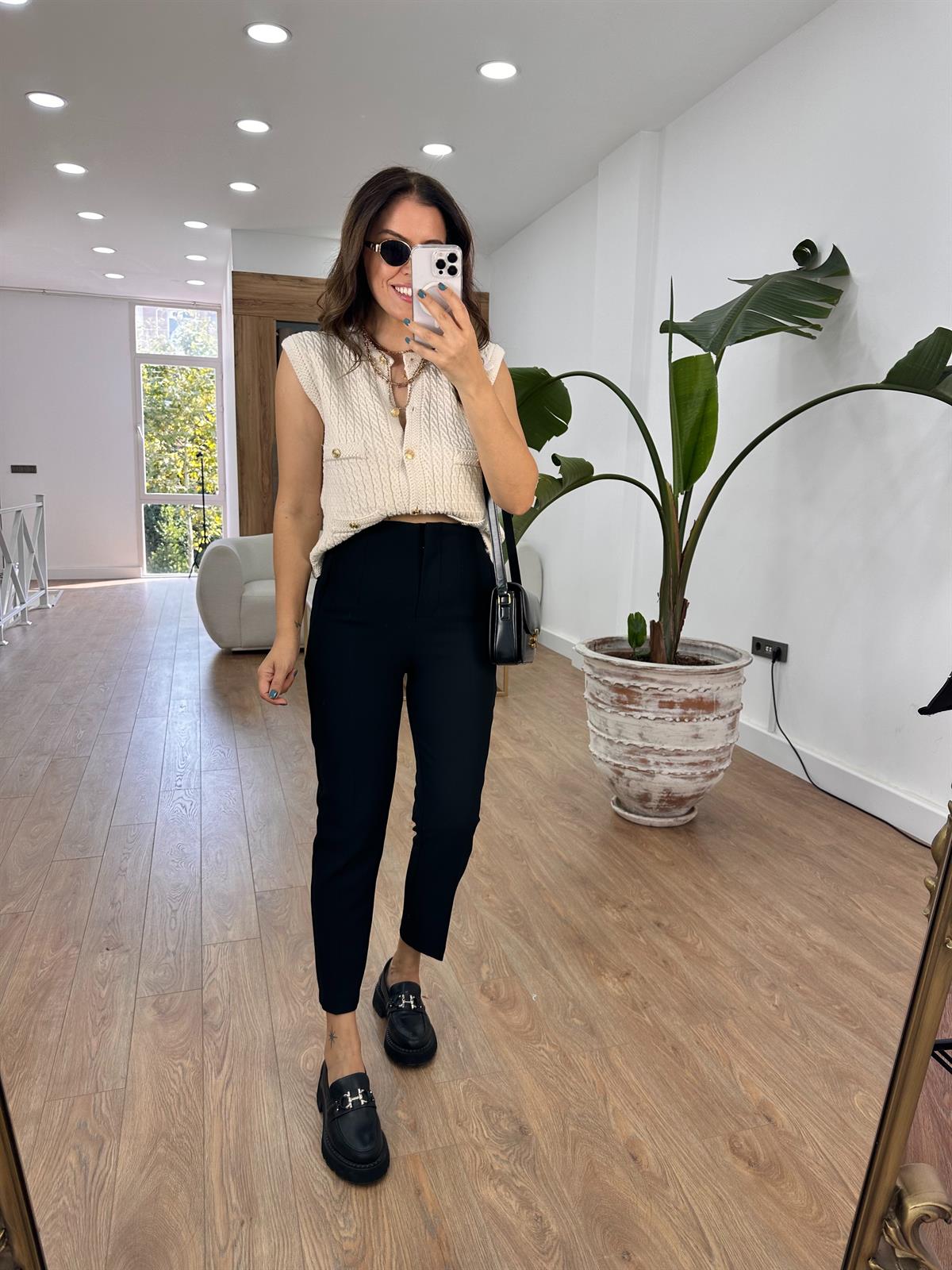 Marka Model Flatolu Pantolon - Siyah