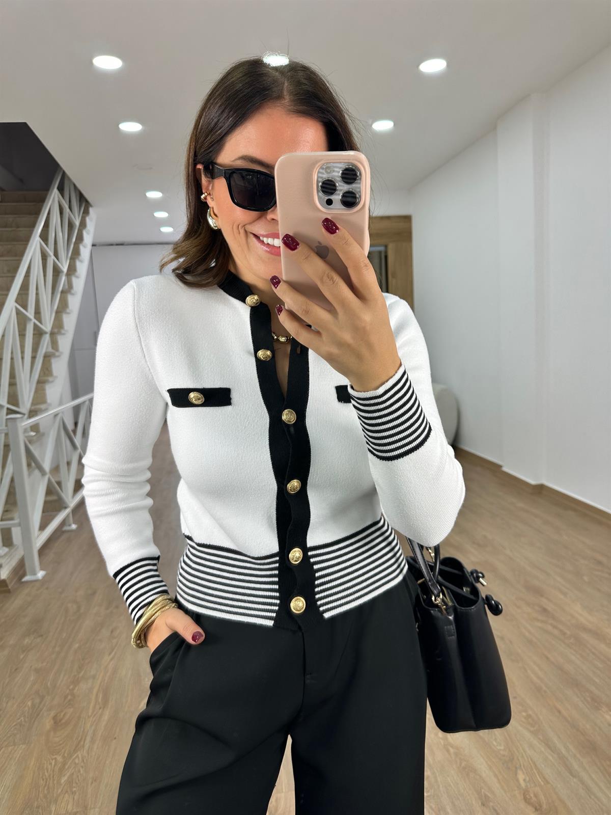 Marka Model Gold Düğmeli Şeritli Hırka