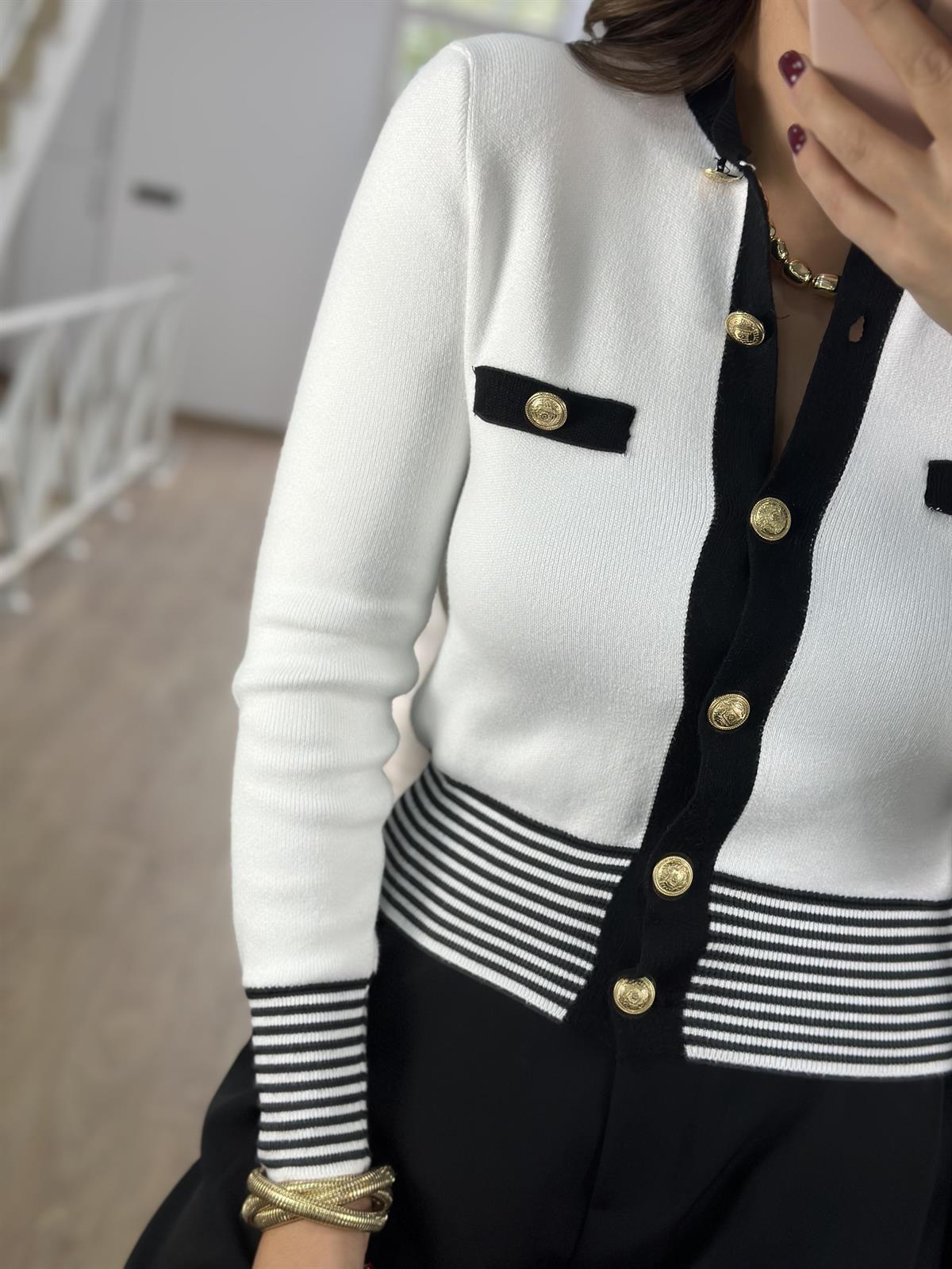 Marka Model Gold Düğmeli Şeritli Hırka