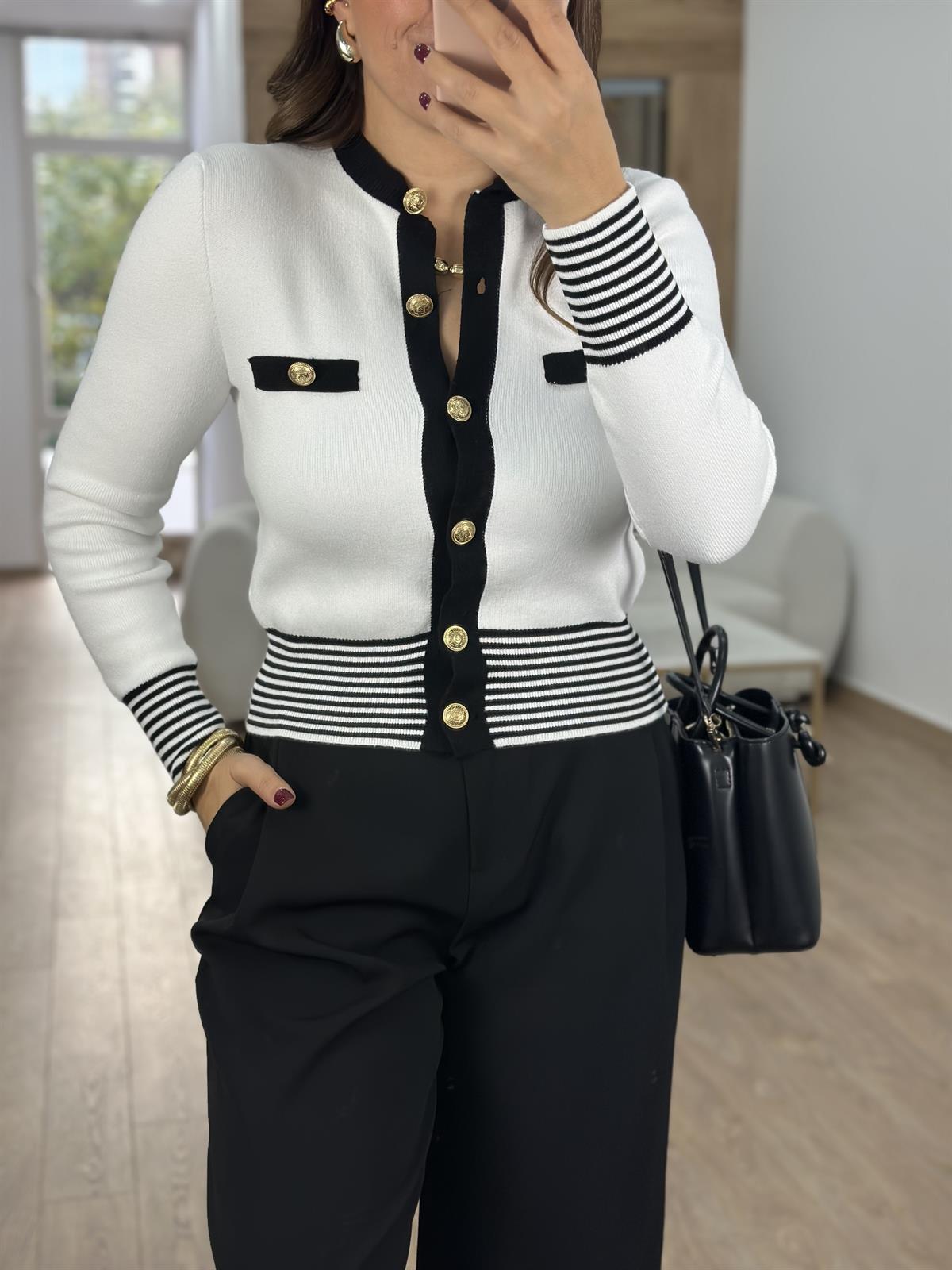 Marka Model Gold Düğmeli Şeritli Hırka