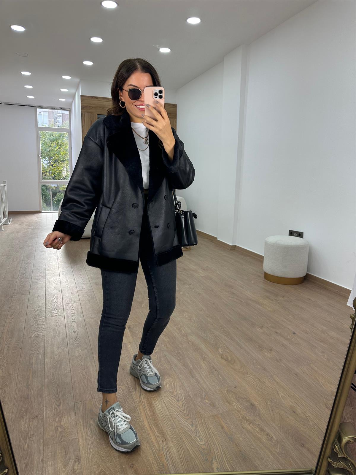 Marka Model İçi Kürklü Mont-Siyah