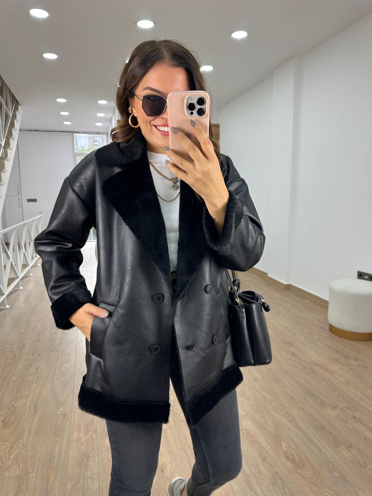 Marka Model İçi Kürklü Mont-Siyah