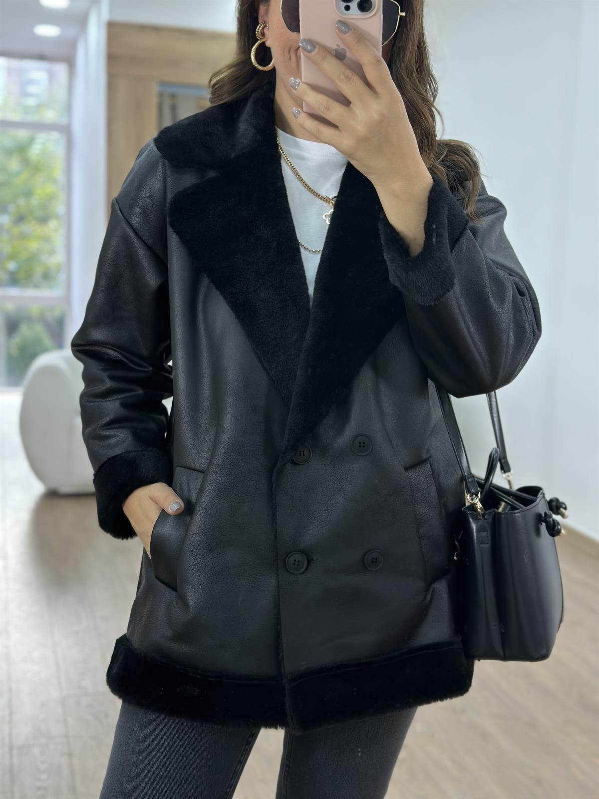 Marka Model İçi Kürklü Mont-Siyah