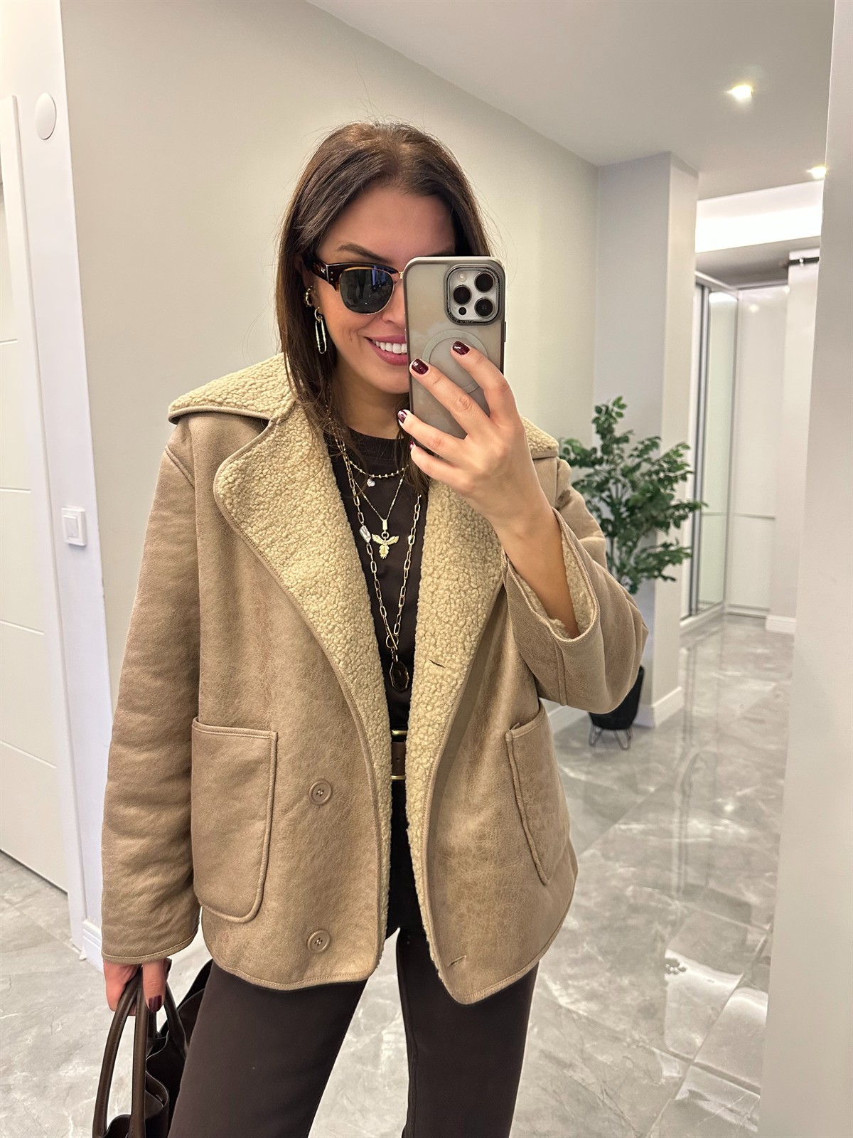 Marka Model İçi Peluş Mont - Bej