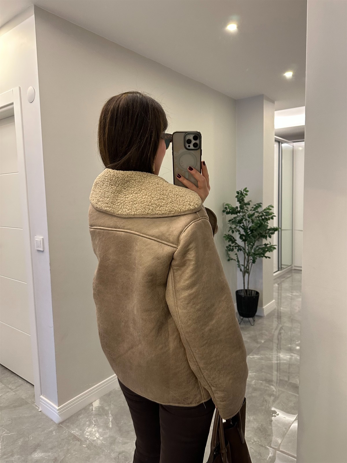 Marka Model İçi Peluş Mont - Bej