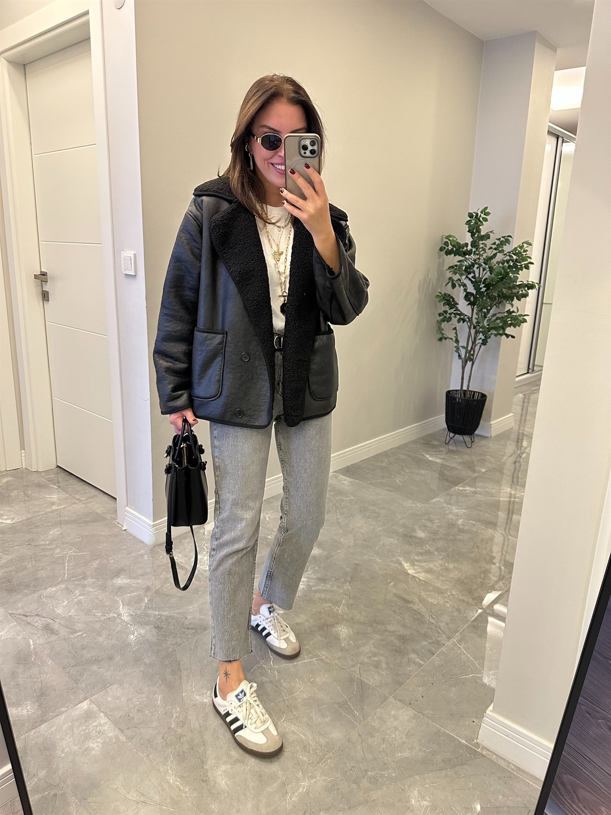 Marka Model İçi Peluş Mont - Siyah