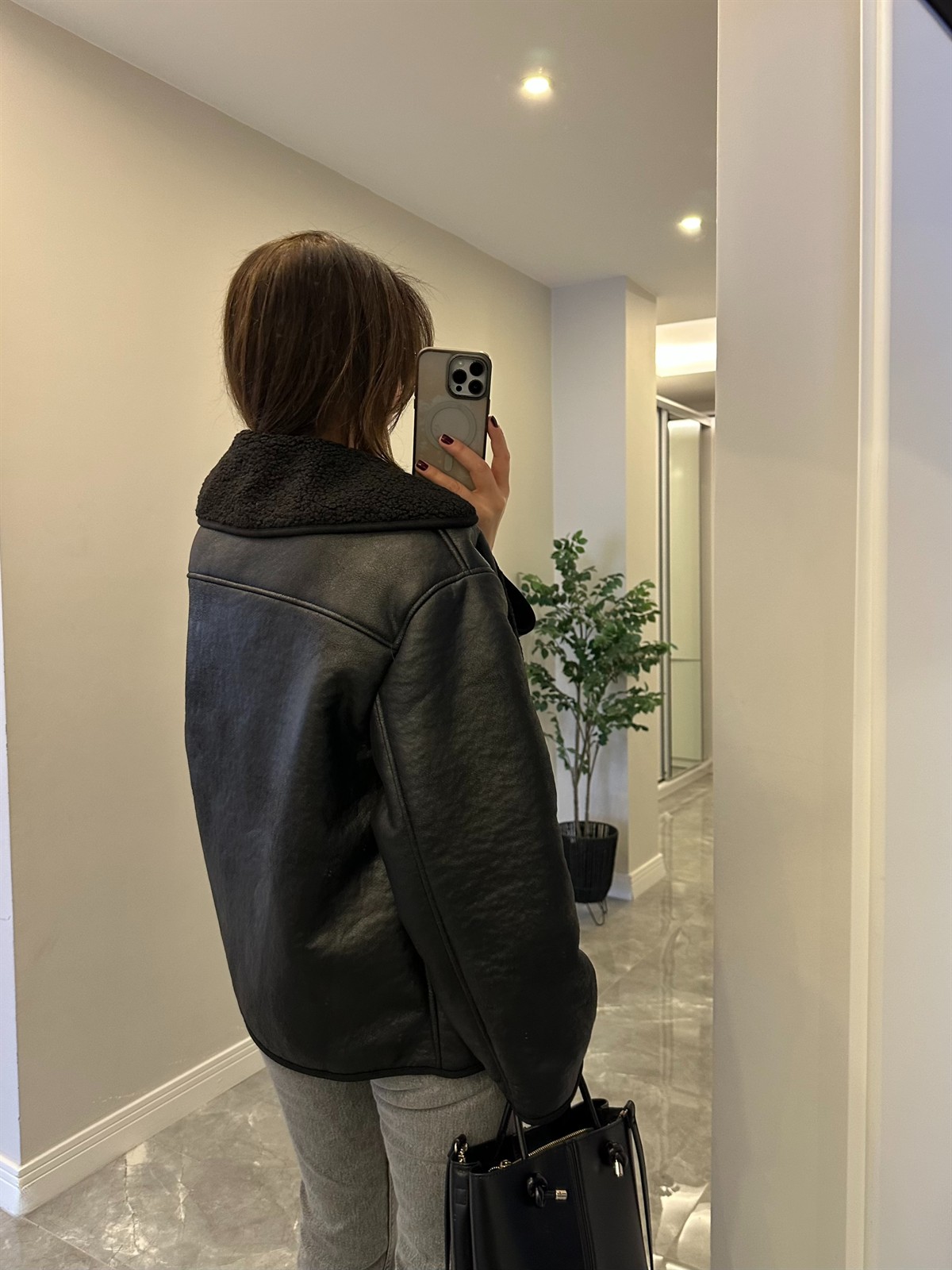 Marka Model İçi Peluş Mont - Siyah