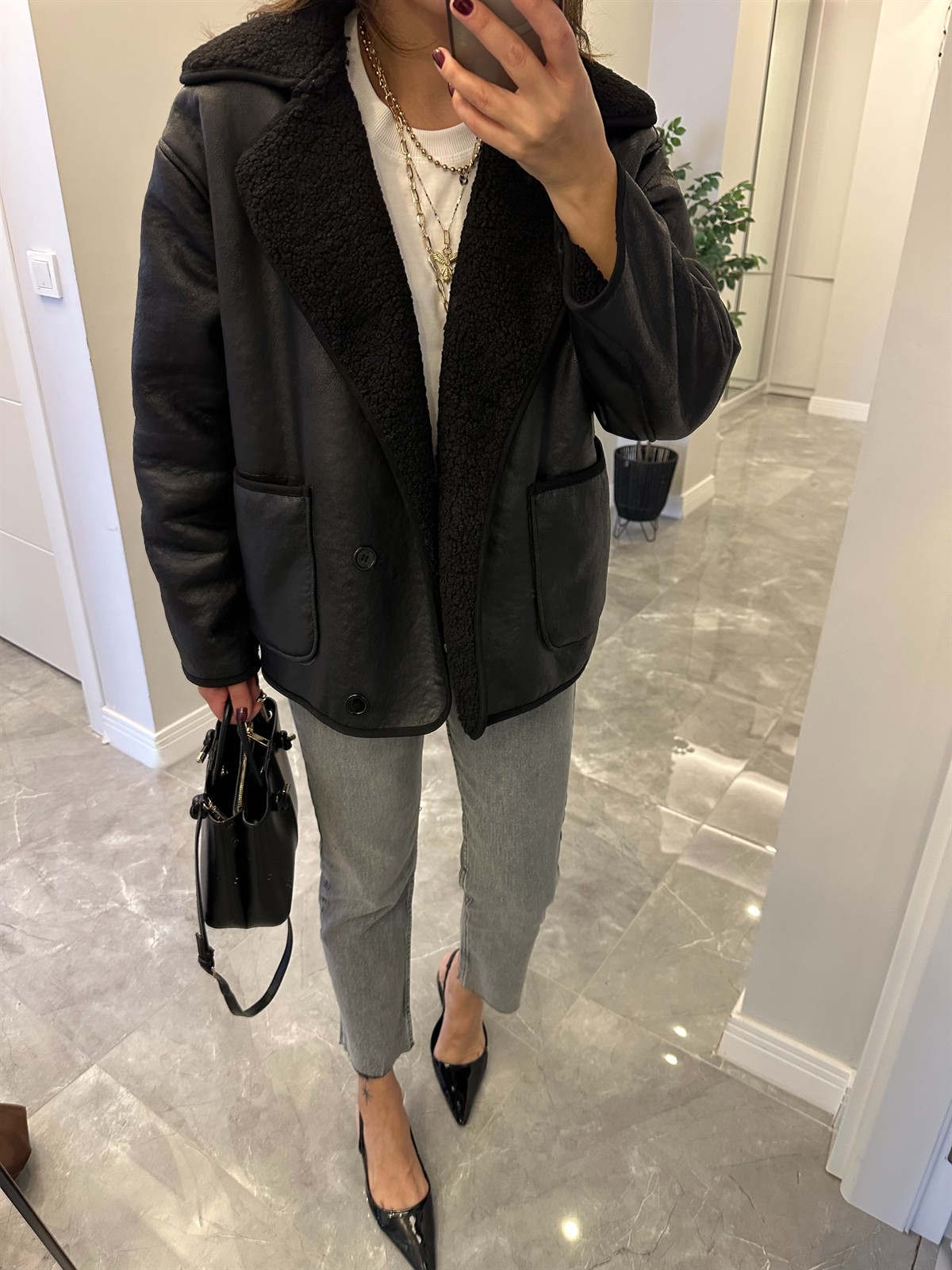 Marka Model İçi Peluş Mont - Siyah