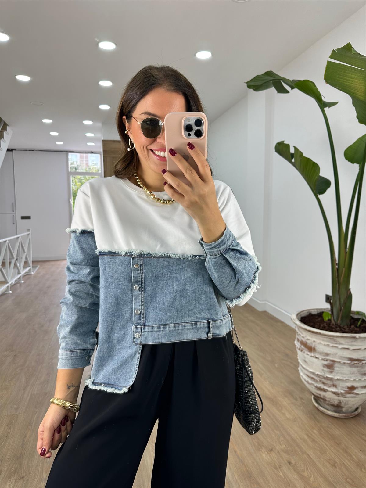 Marka Model Jean Detaylı Sweatshirt-Beyaz