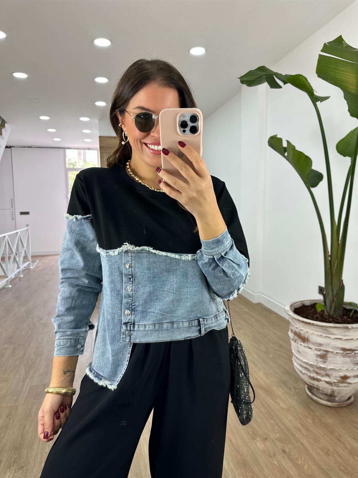 Marka Model Jean Detaylı Sweatshirt-Siyah