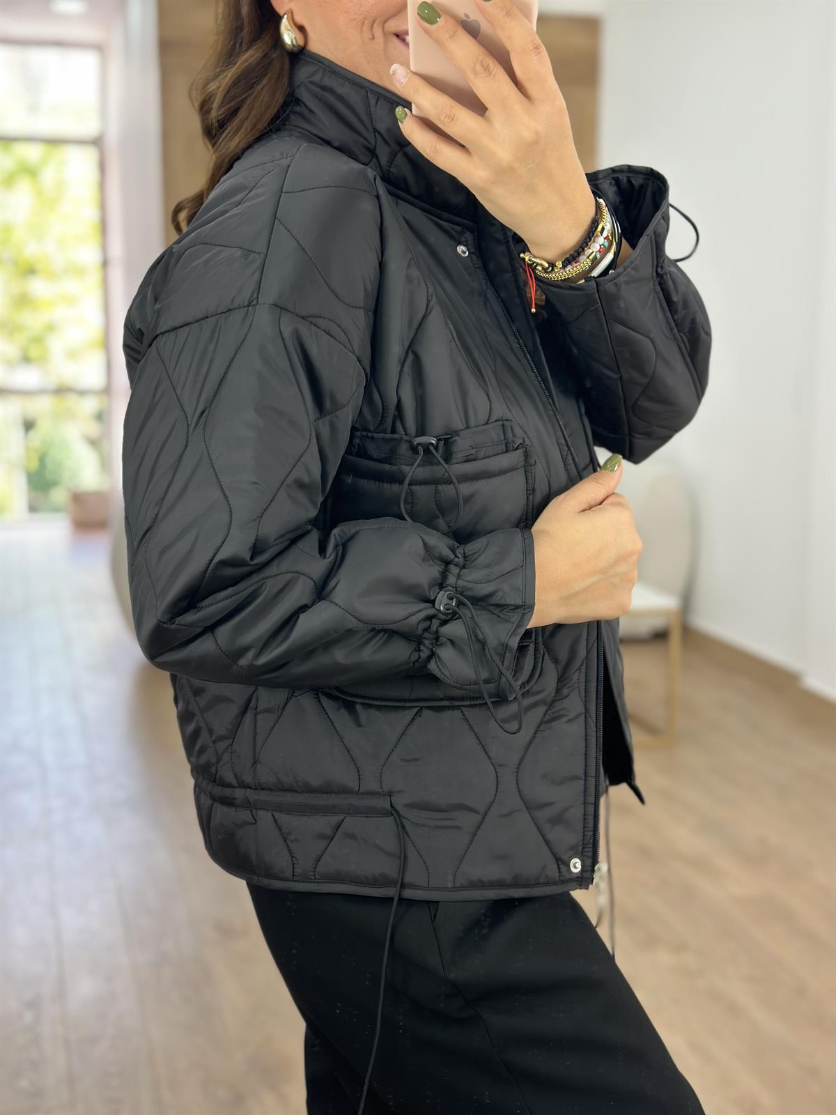 Marka Model Kapitone Mont-Siyah