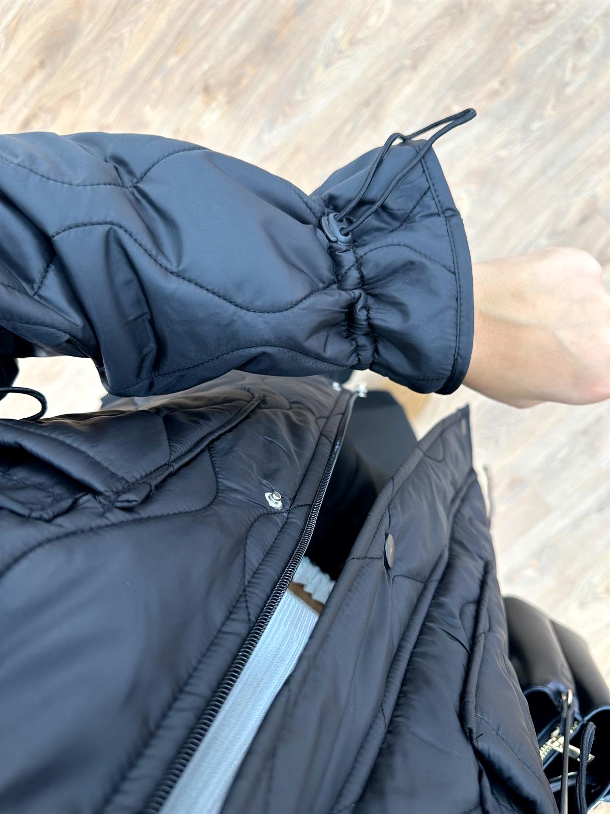 Marka Model Kapitone Mont-Siyah