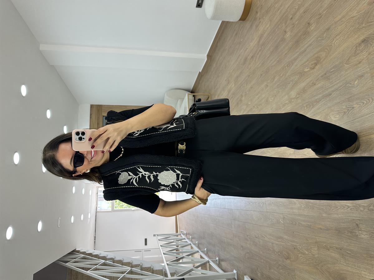 Marka Model Nakışlı İçerisi Kürklü Yelek