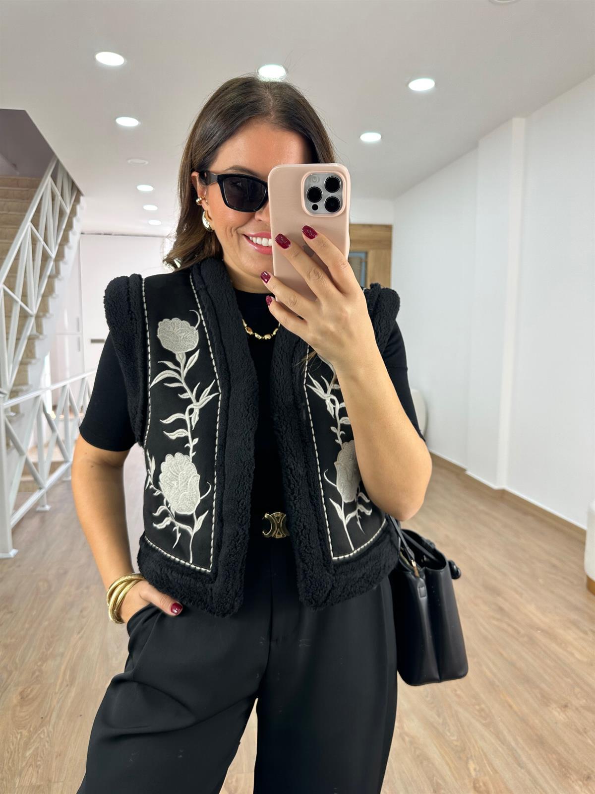 Marka Model Nakışlı İçerisi Kürklü Yelek