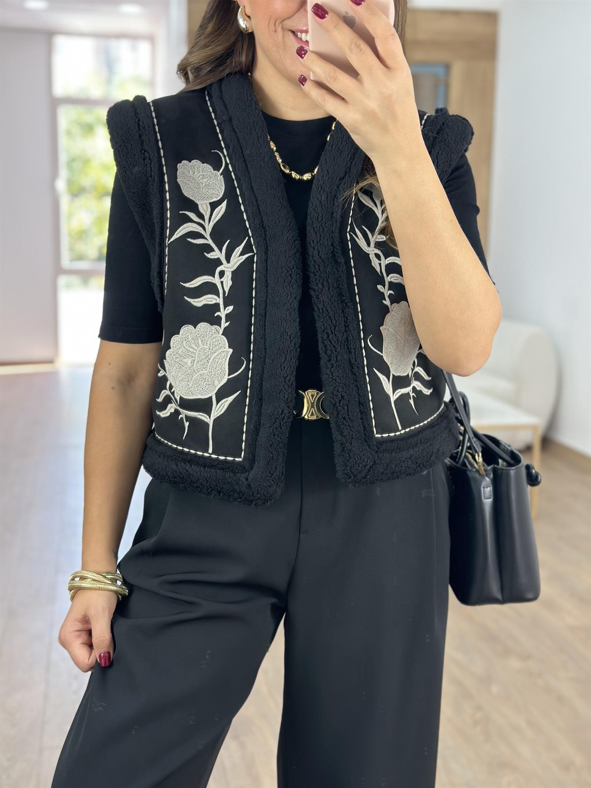 Marka Model Nakışlı İçerisi Kürklü Yelek