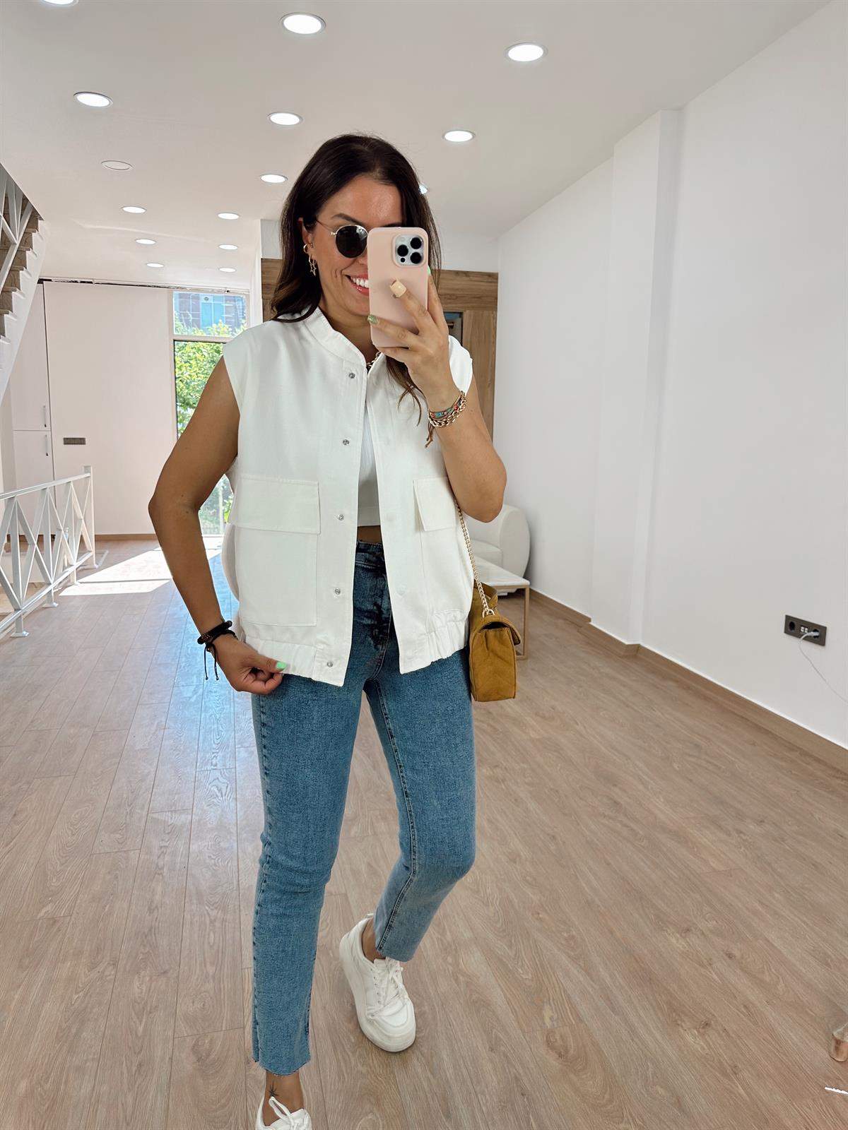 Marka Model Önü Çıtçıtlı Yelek-Beyaz