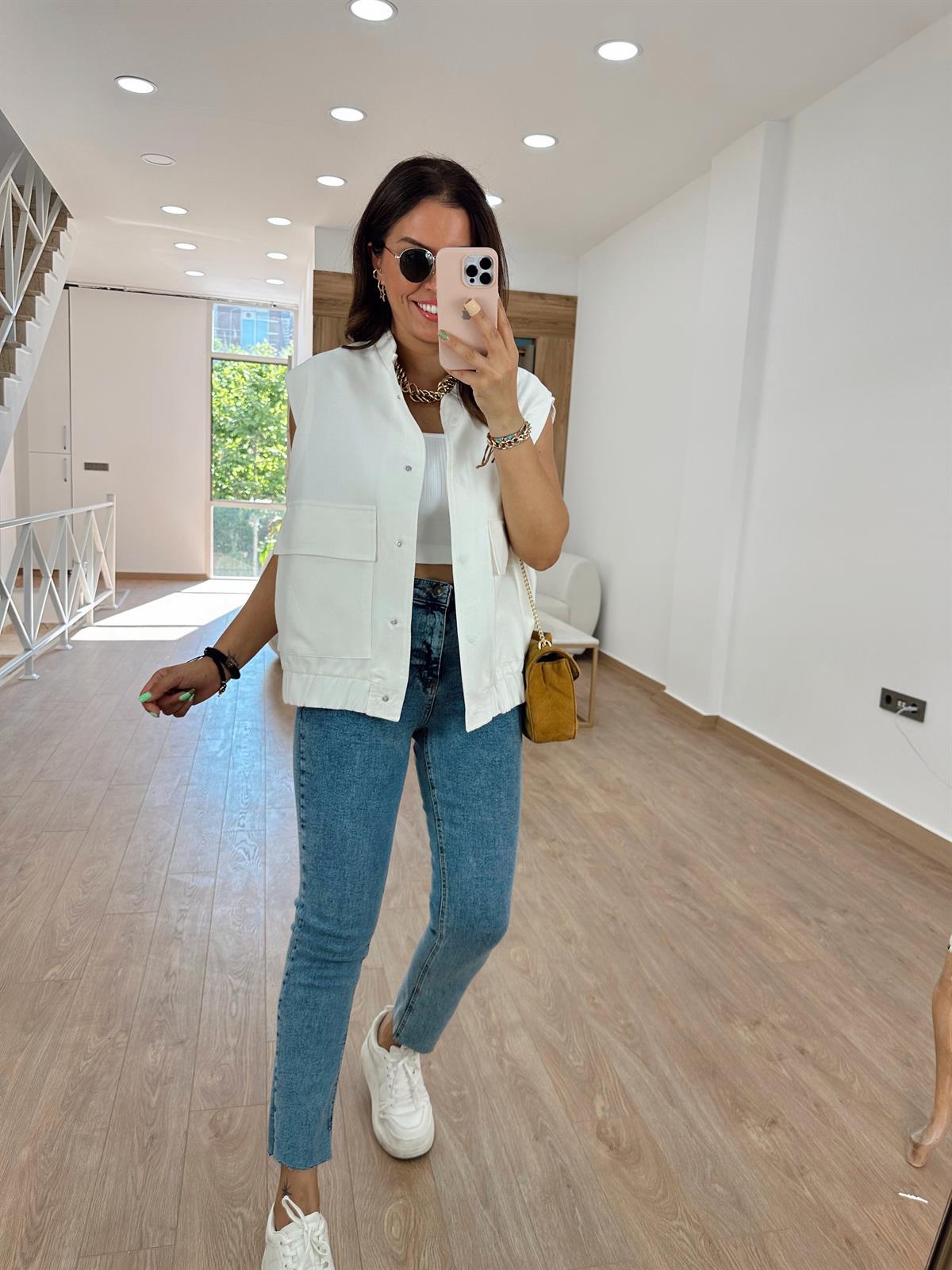 Marka Model Önü Çıtçıtlı Yelek-Beyaz