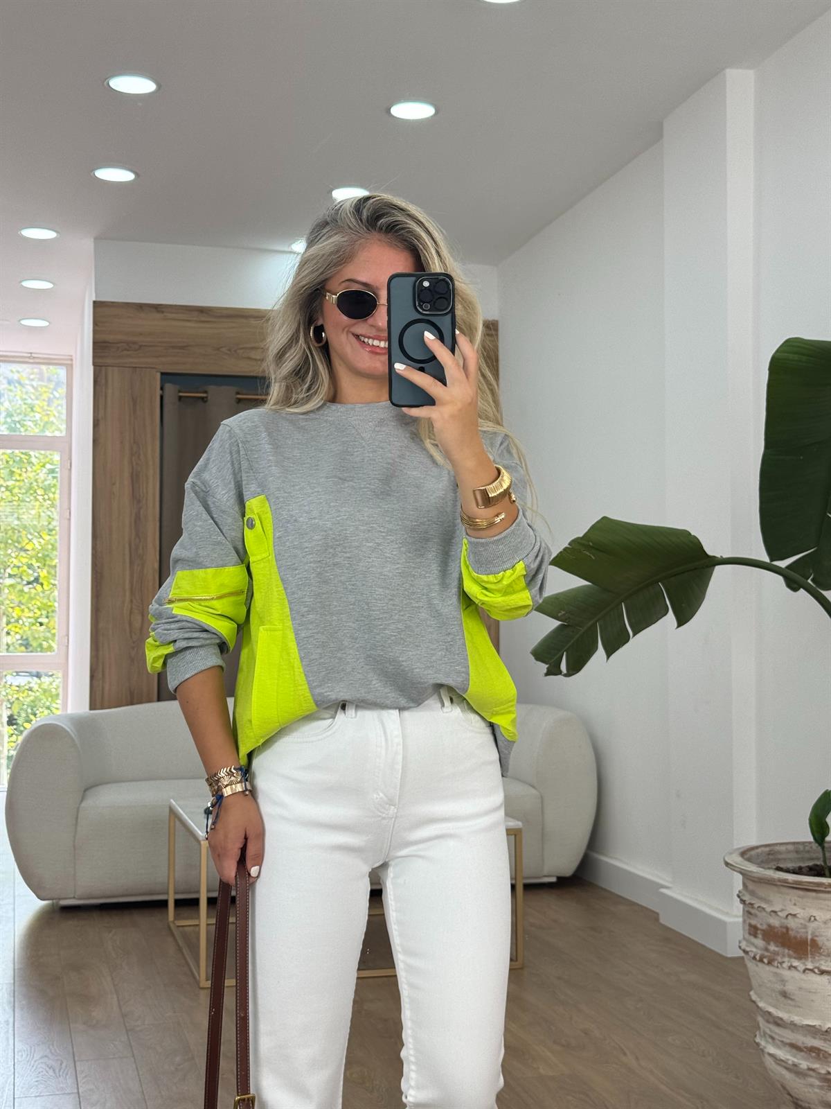 Marka Model Paraşüt Kumaş Detaylı Sweatshirt