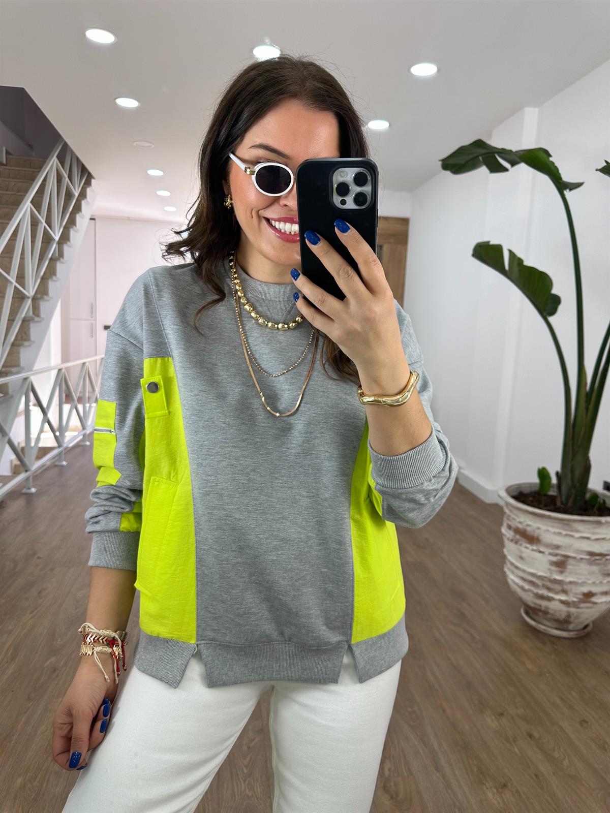 Marka Model Paraşüt Kumaş Detaylı Sweatshirt