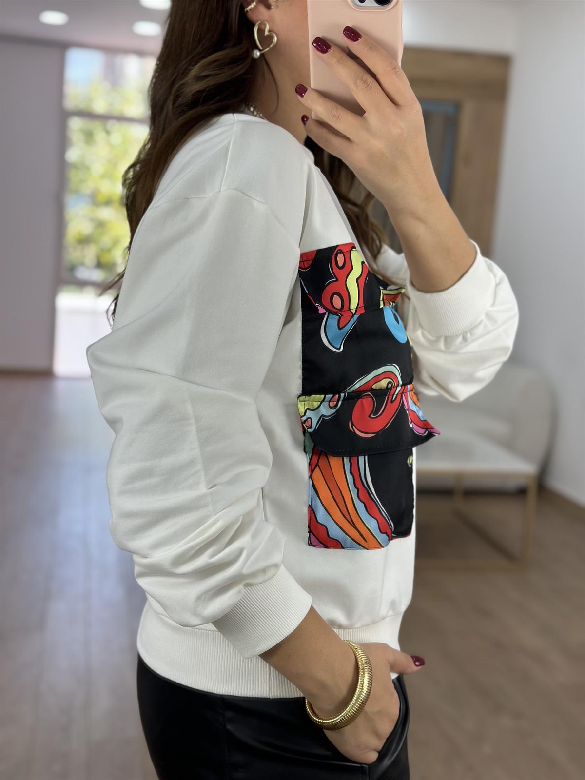 Marka Model Renkli Cep Detaylı Sweatshirt
