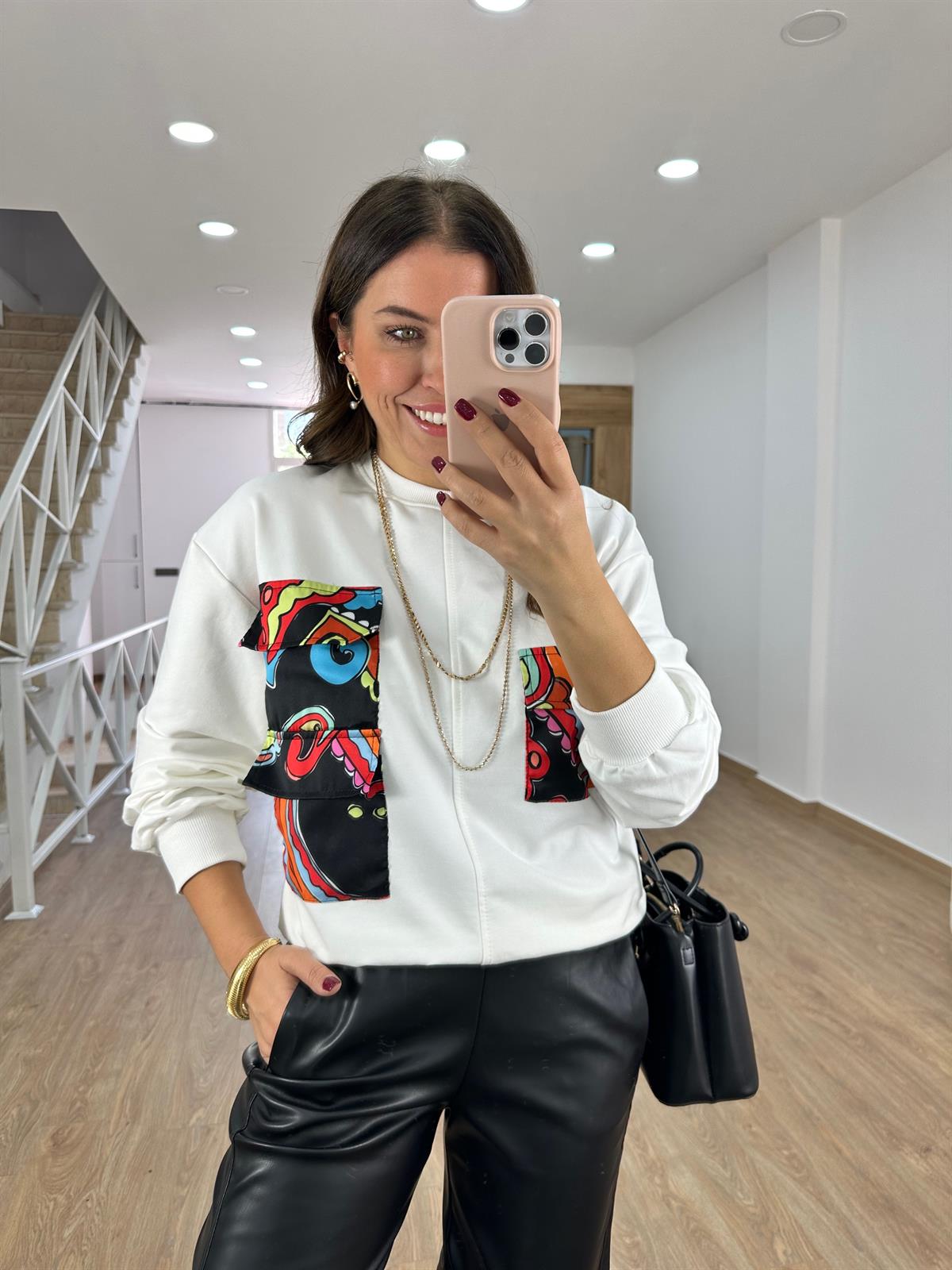 Marka Model Renkli Cep Detaylı Sweatshirt