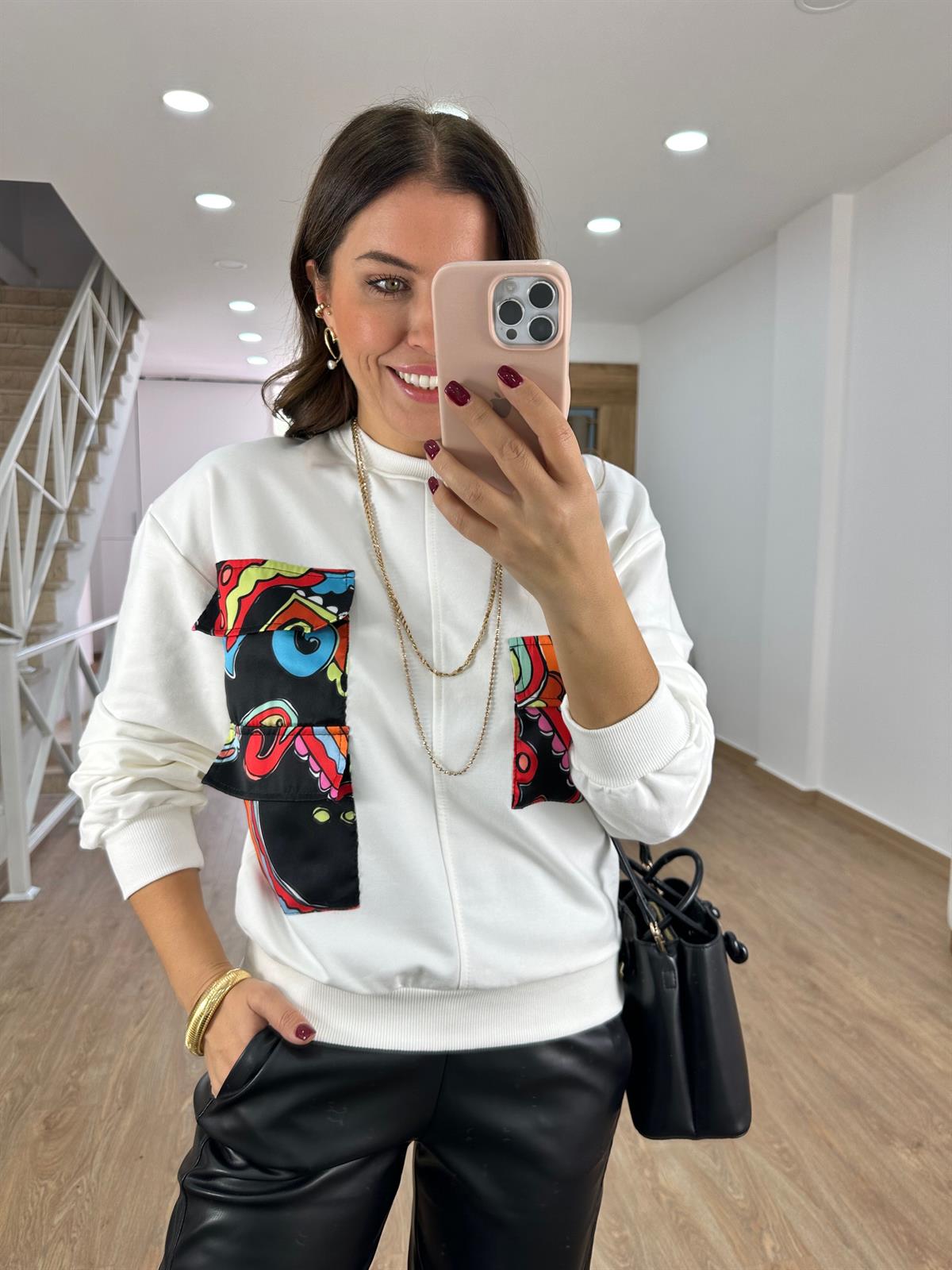 Marka Model Renkli Cep Detaylı Sweatshirt
