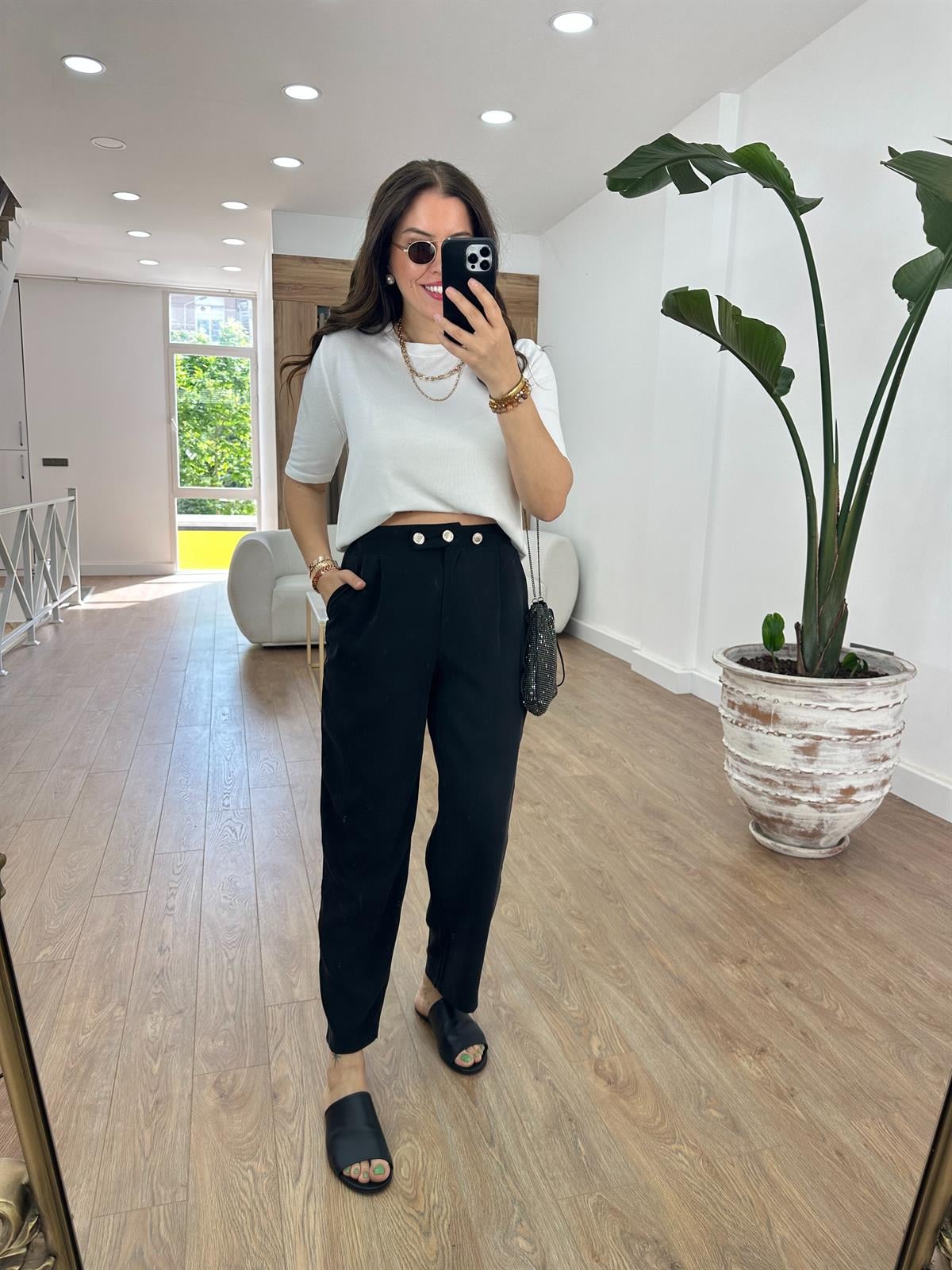 Marka Model Taş Düğmeli Tensel Pantolon-Siyah