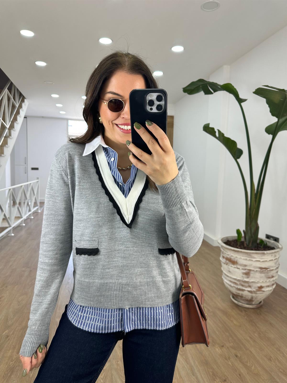 Marka Model Taş Ve Güpür Detaylı Gömlek